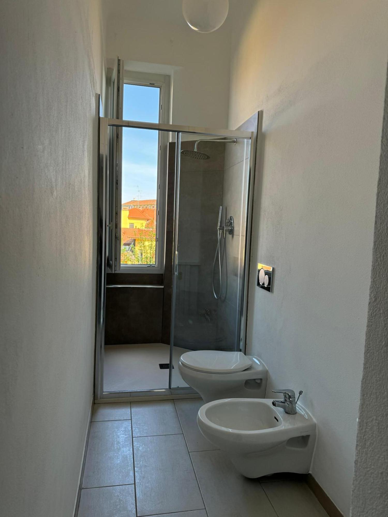 New Apartment With Balcony, Isola Bosco Verticale Milan Luaran gambar