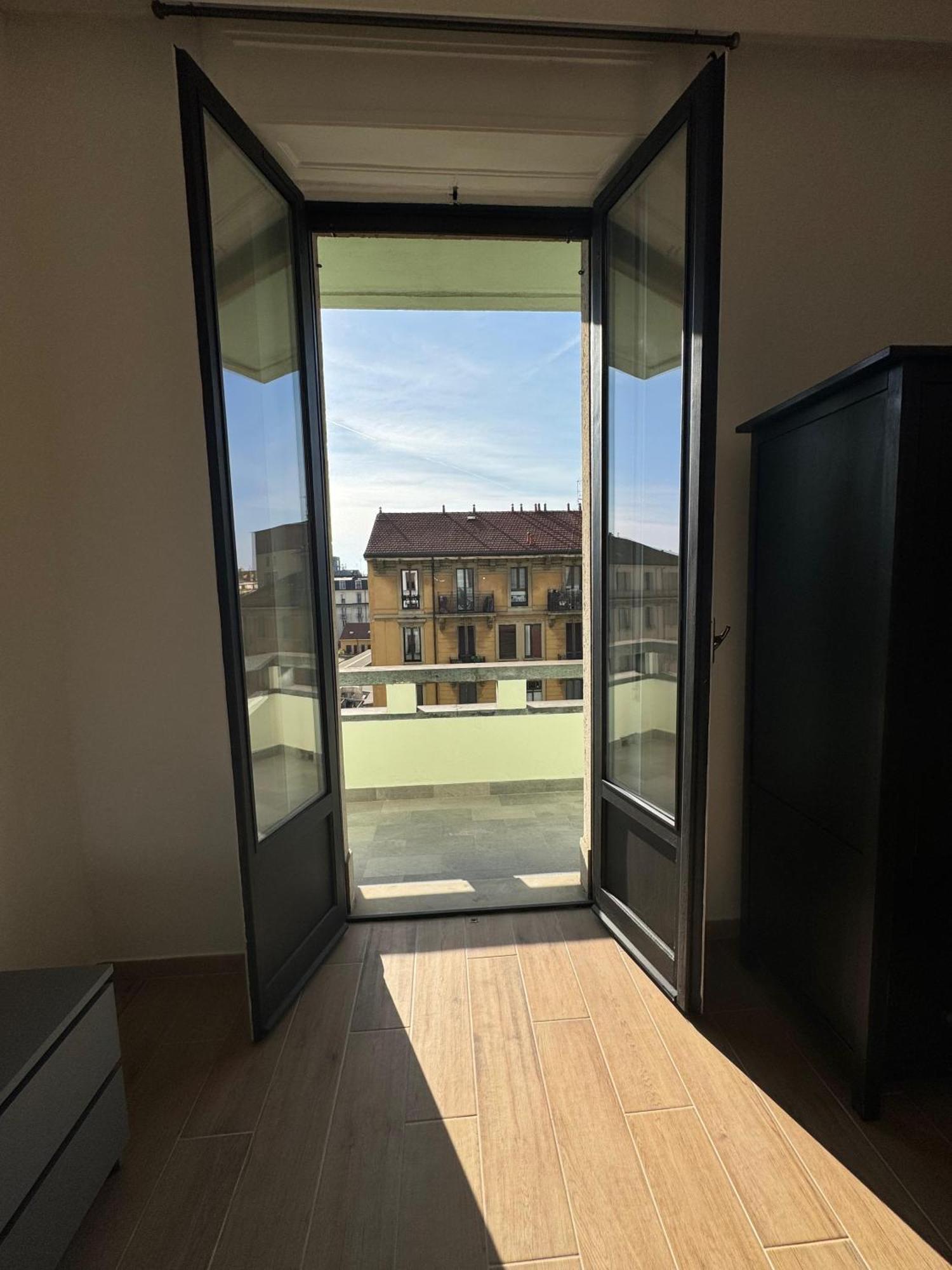New Apartment With Balcony, Isola Bosco Verticale Milan Luaran gambar