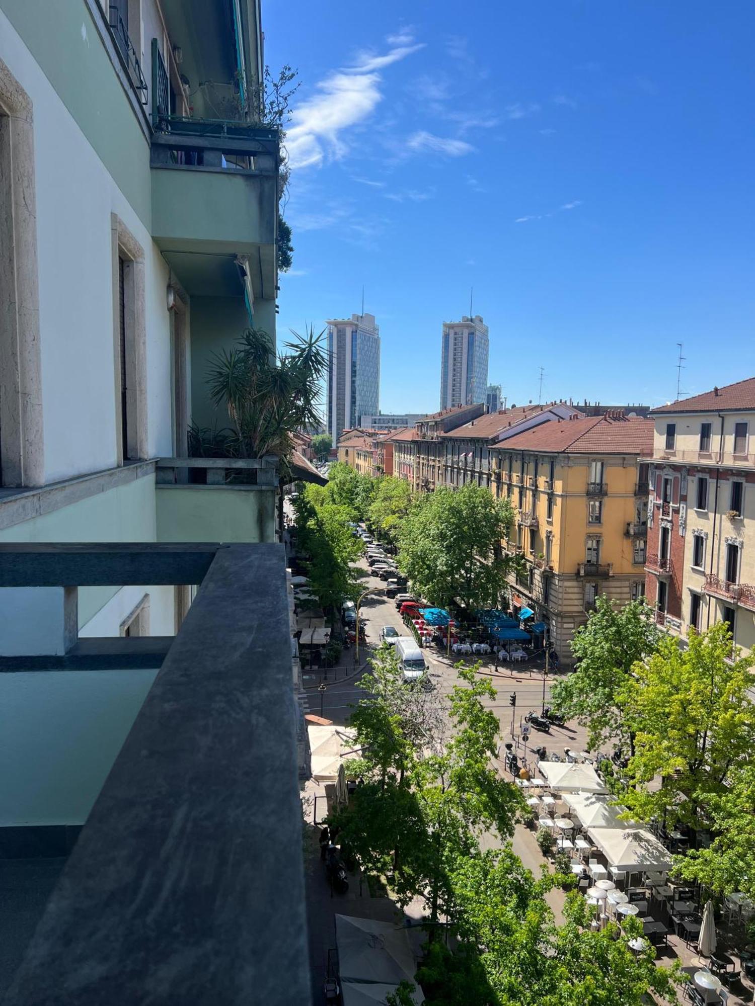 New Apartment With Balcony, Isola Bosco Verticale Milan Luaran gambar