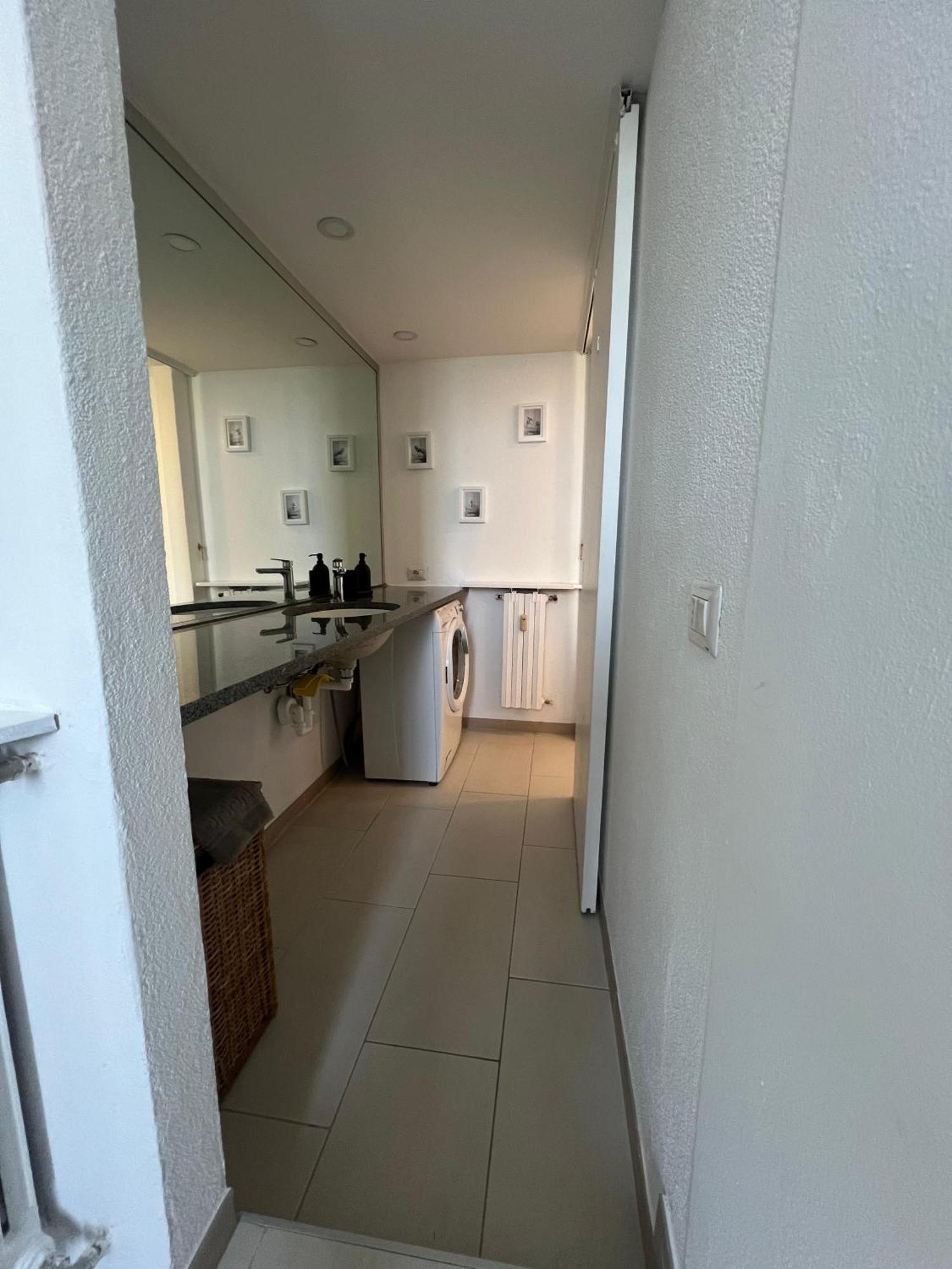 New Apartment With Balcony, Isola Bosco Verticale Milan Luaran gambar