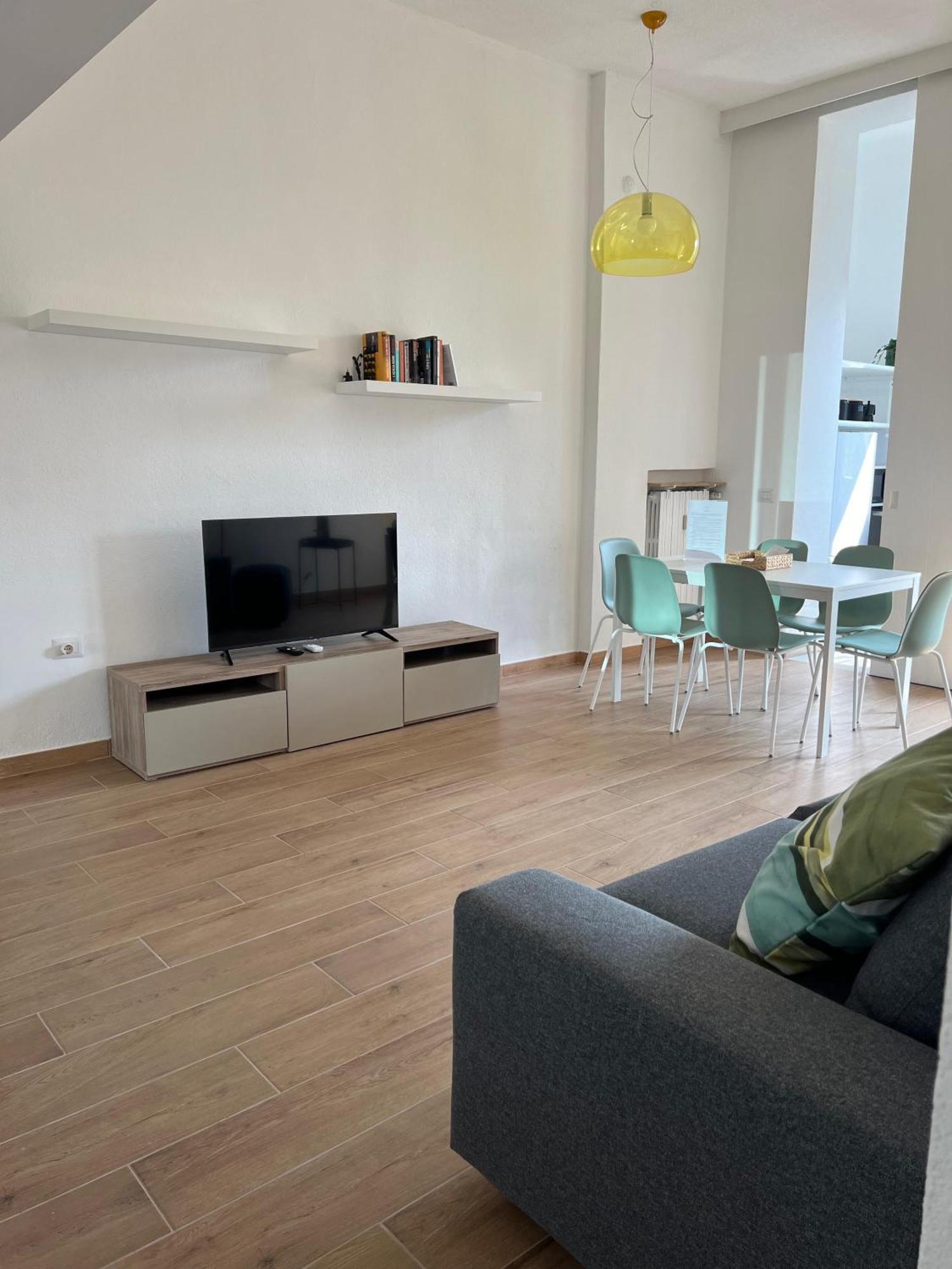 New Apartment With Balcony, Isola Bosco Verticale Milan Luaran gambar