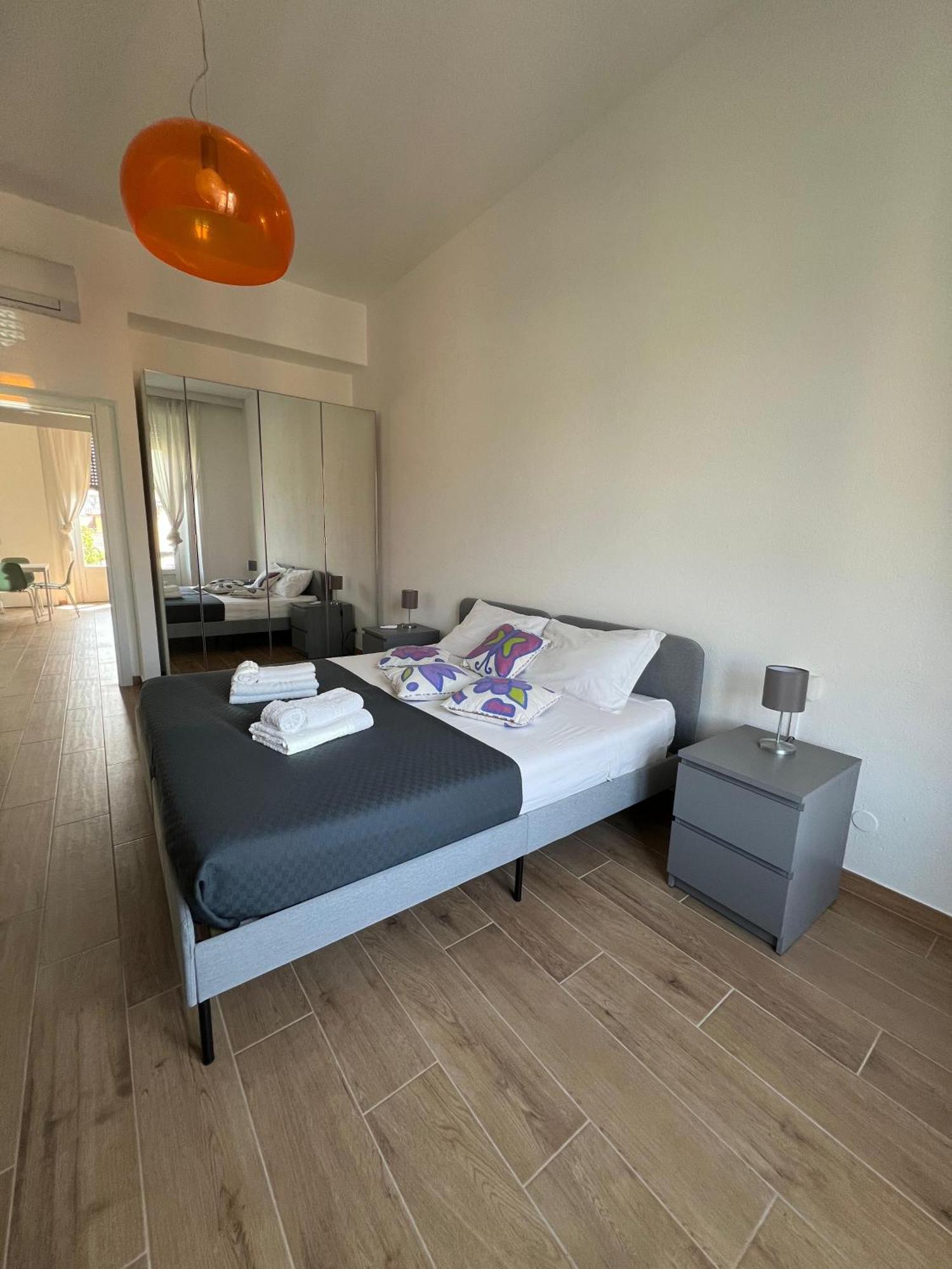 New Apartment With Balcony, Isola Bosco Verticale Milan Luaran gambar